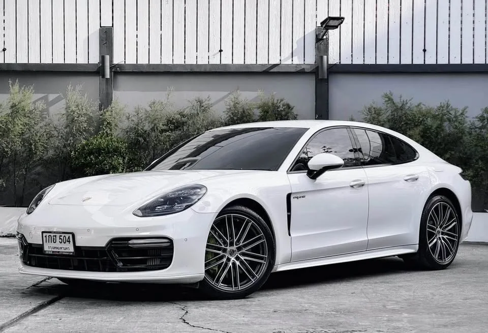 2017 Porsche Panamera II 2