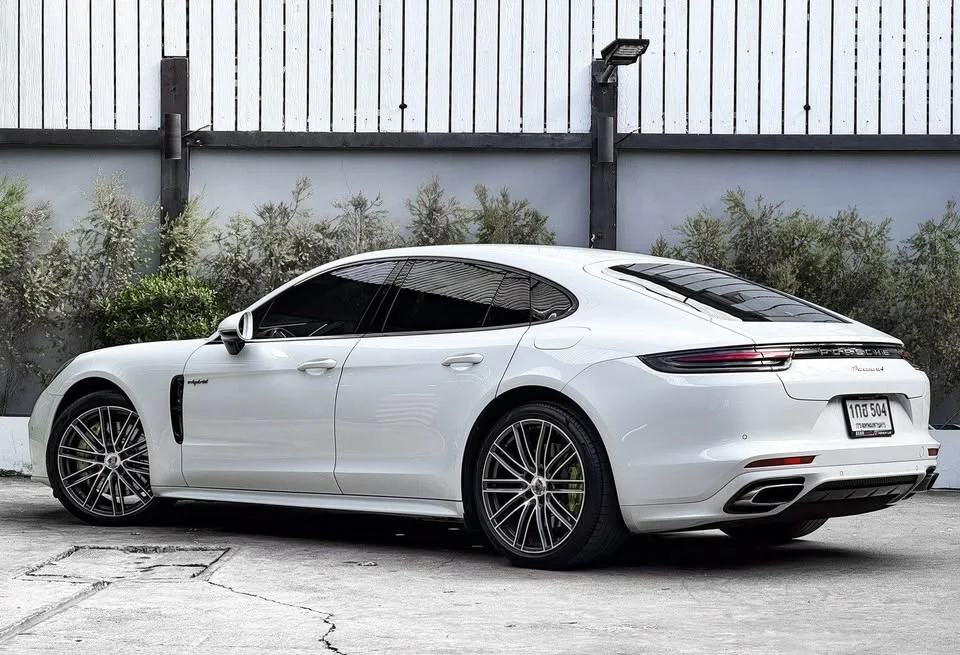 2017 Porsche Panamera II 2