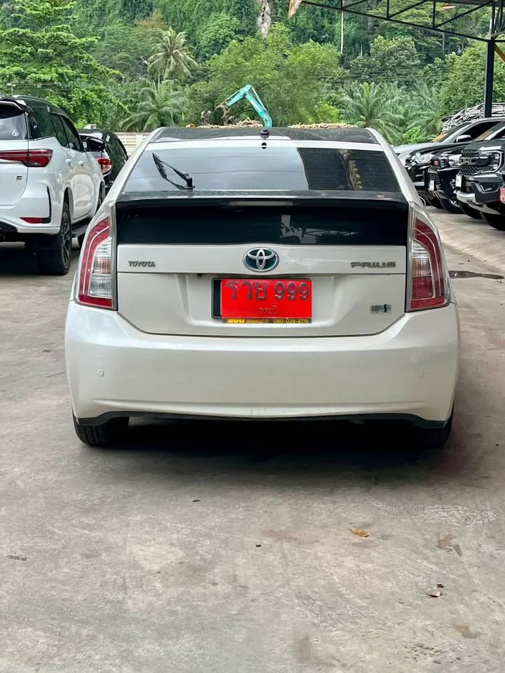 2012 Toyota Prius III 2