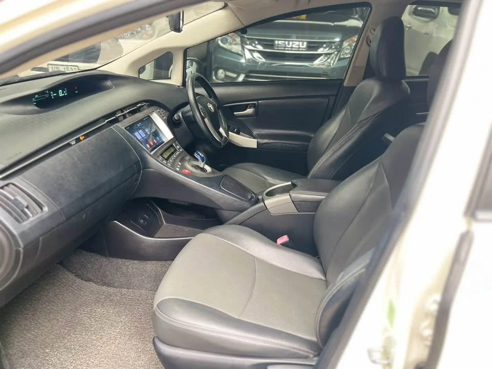 2012 Toyota Prius III 3