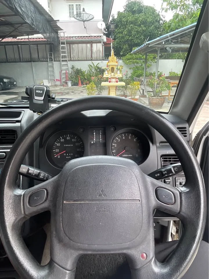 2010 Mitsubishi Pajero Junior 2