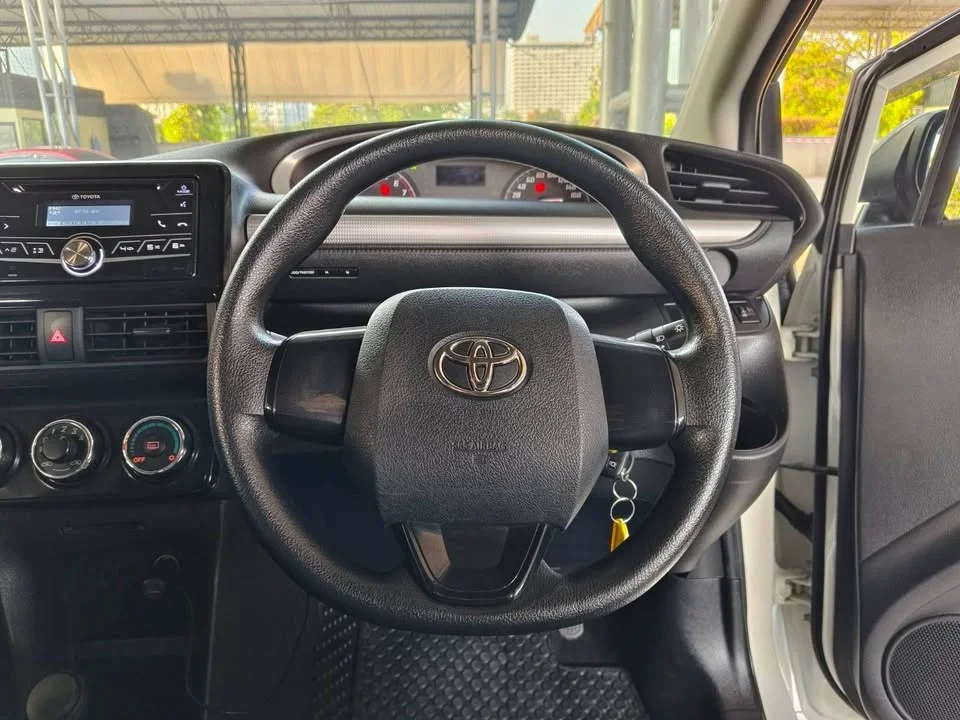 2018 Toyota Sienta II 3