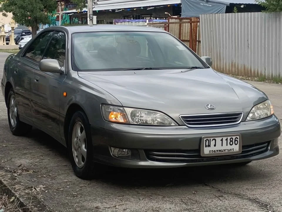 2000 Lexus ES III 2