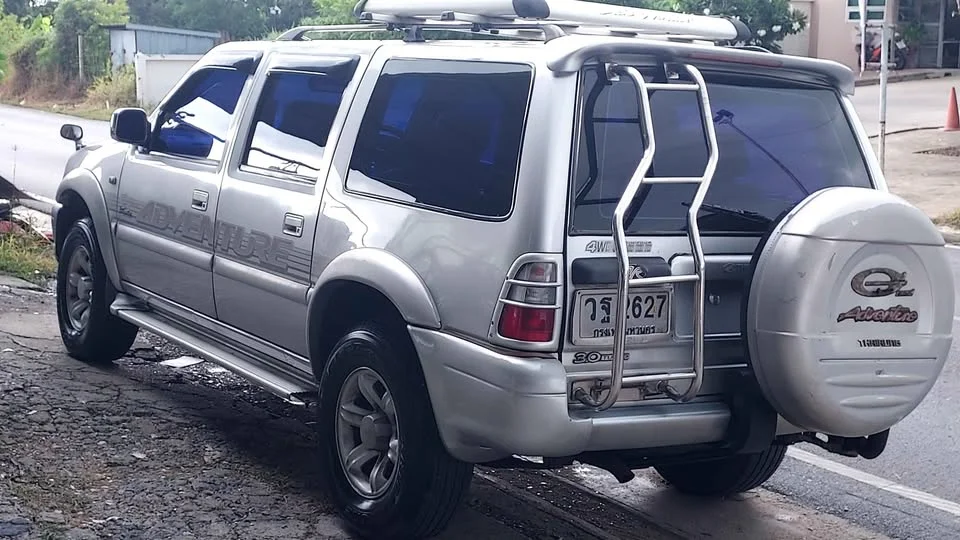 2002 Isuzu TR Grand Adventure I 3