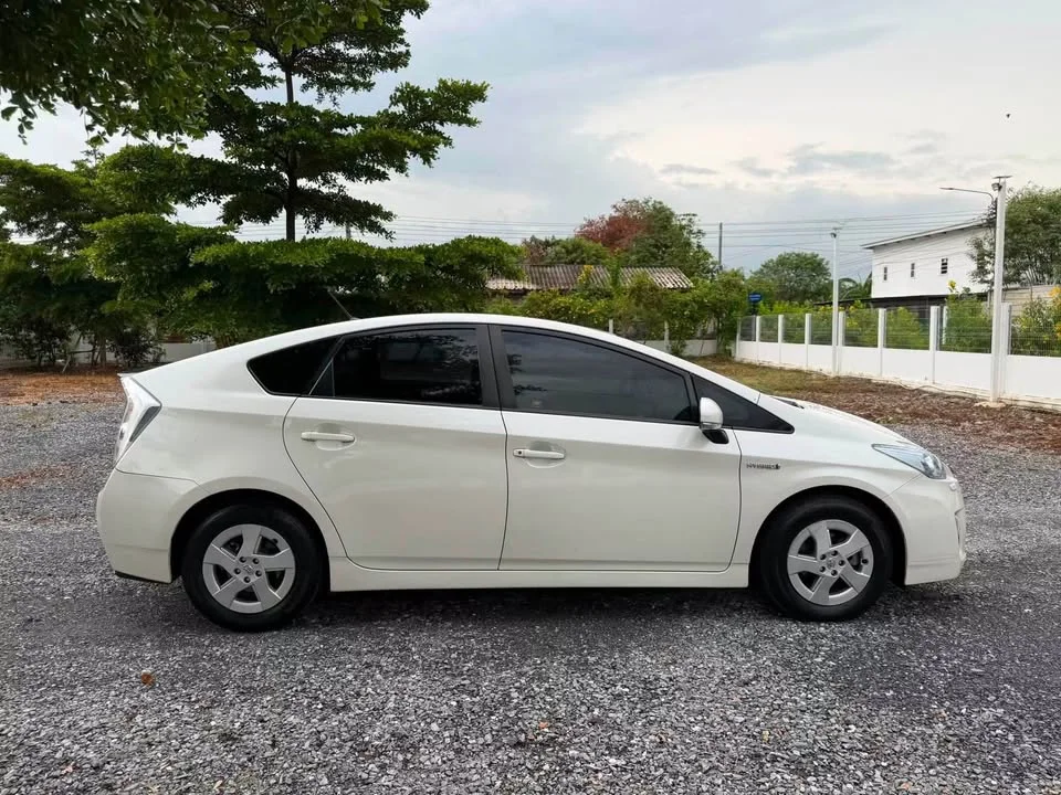 2011 Toyota Prius III 3