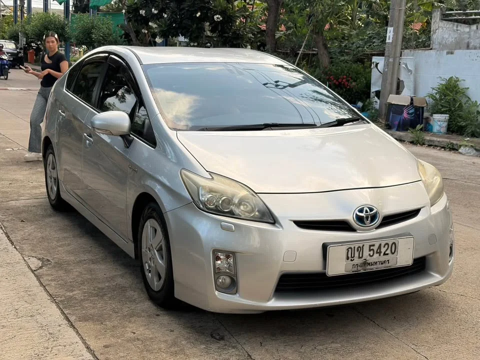 2011 Toyota Prius III 2