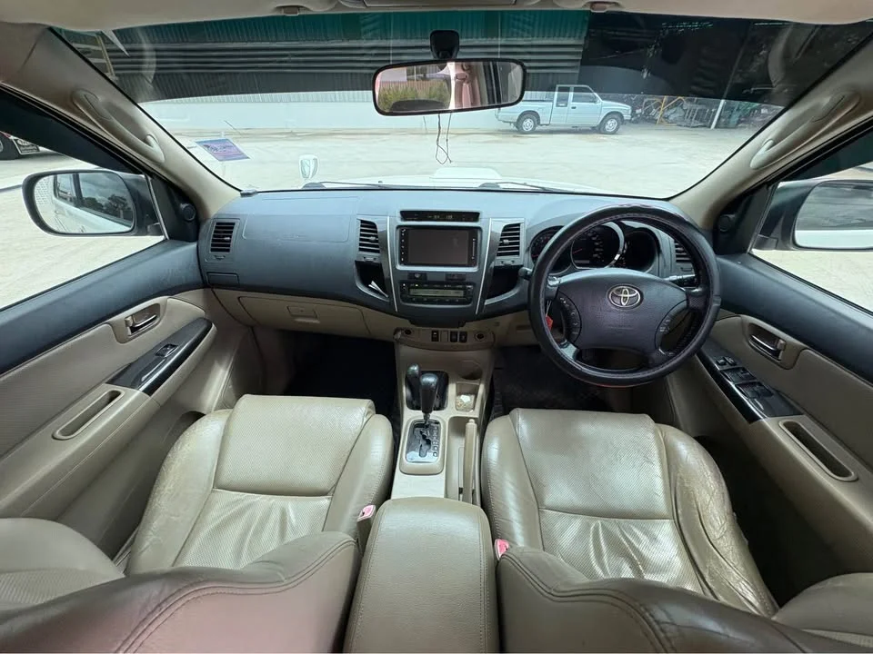 2010 Toyota Fortuner I 3