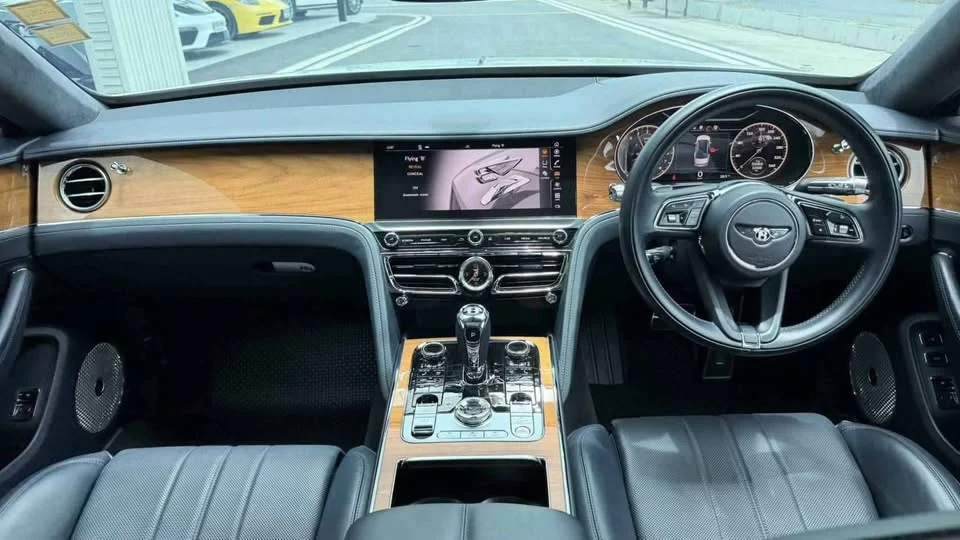 2022 Bentley Flying Spur III 2