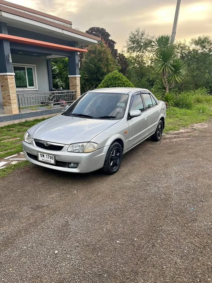 2000 Mazda 323 VIII 2