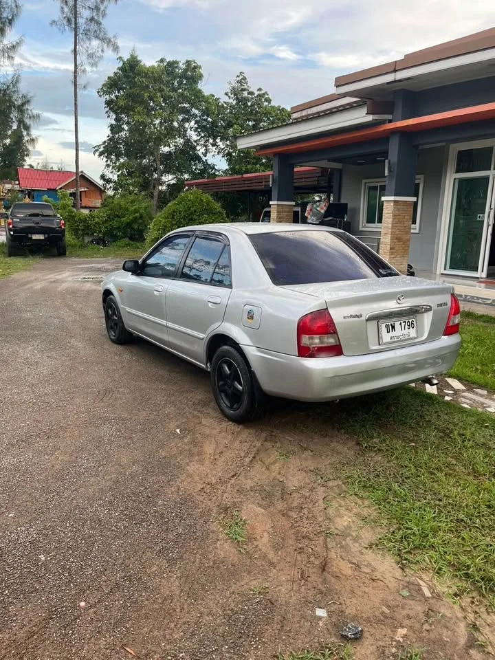 2000 Mazda 323 VIII 3