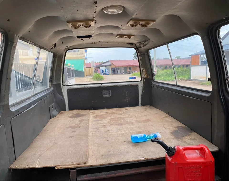 1998 Nissan Urvan IV (E24) 3