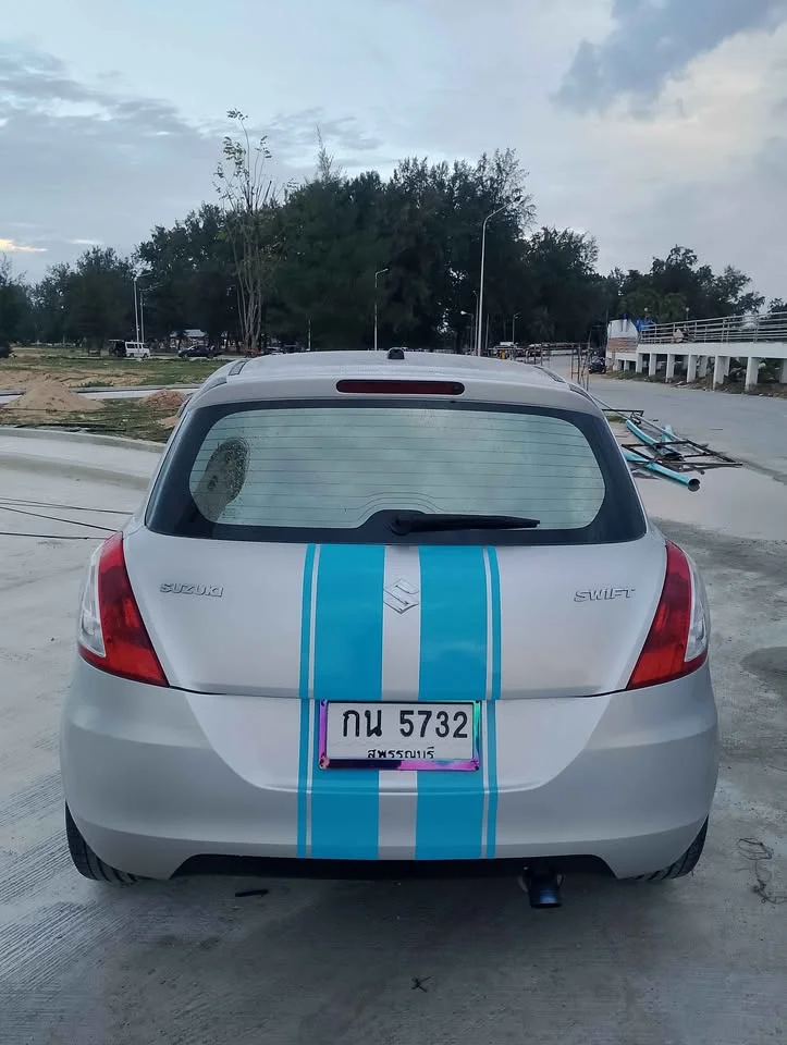 2012 Suzuki Swift II 3