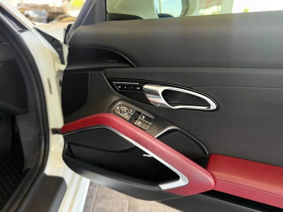 2018 Porsche 718 Boxster and Cayman IV 3