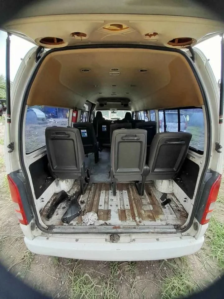 2011 Toyota Commuter V (H200) 3