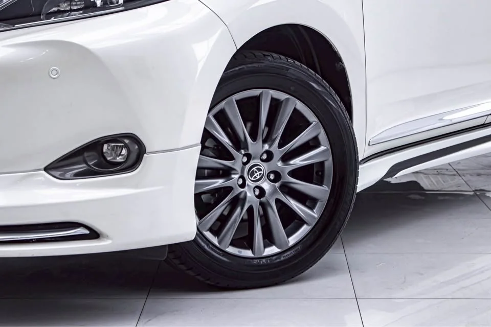 2014 Toyota Harrier III 3