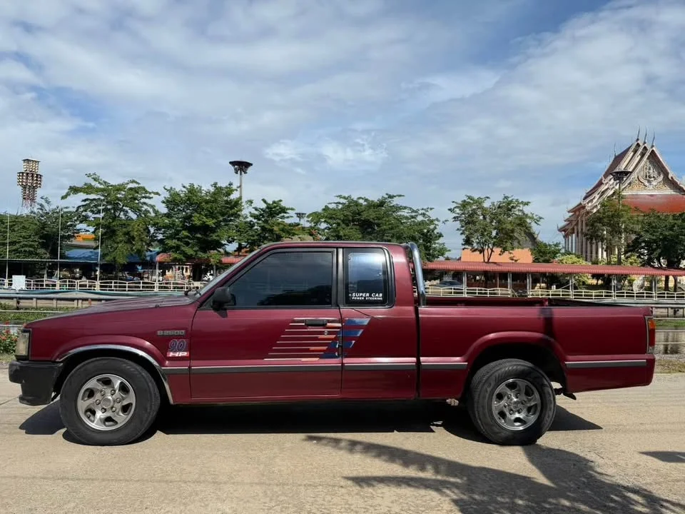 1990 Mazda B2500 IV 2