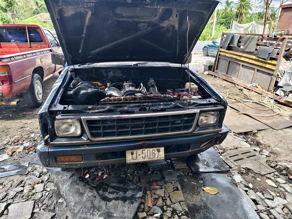 1993 Mitsubishi Triton II 3