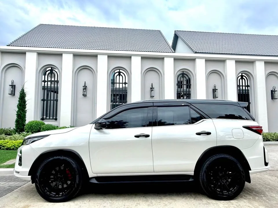 2023 Toyota Fortuner II 3