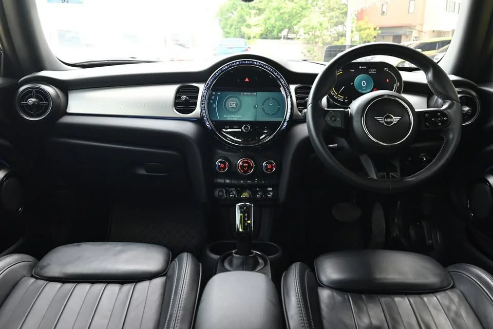 2022 Mini Hatch  III 3