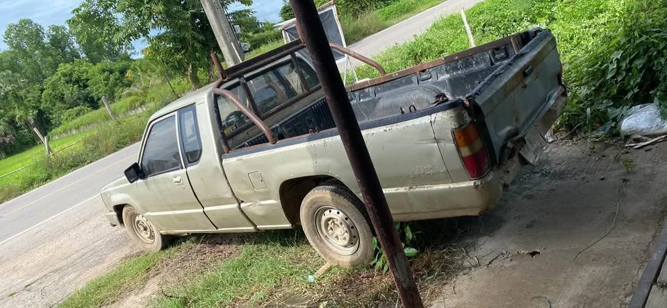 1991 Mitsubishi Triton II 2