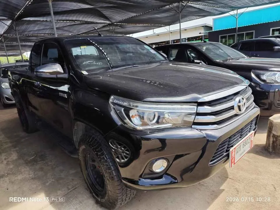 2017 Toyota Hilux VIII 2