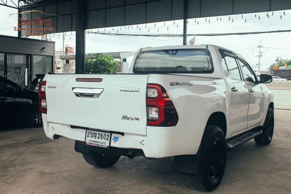 2021 Toyota Hilux VIII 2