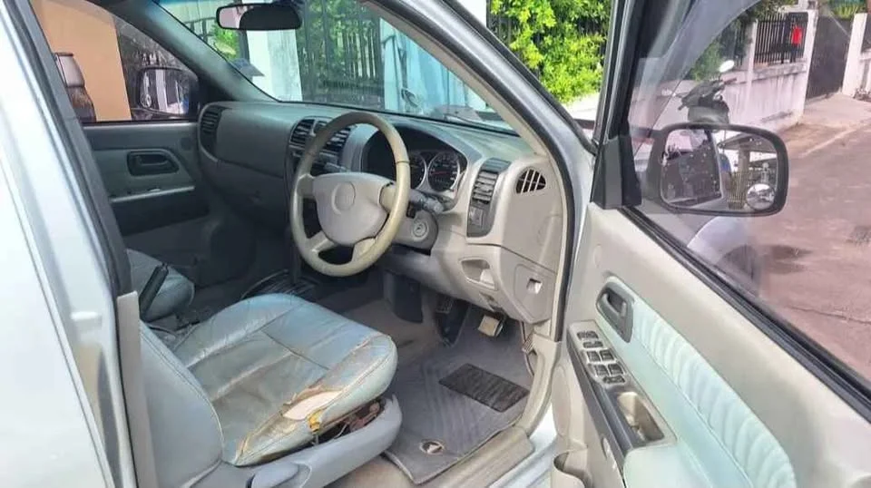 2004 Isuzu  TR Adventure Master II 3
