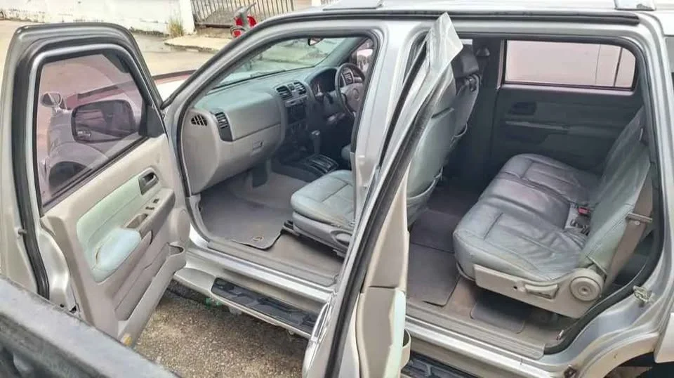 2004 Isuzu  TR Adventure Master II 2