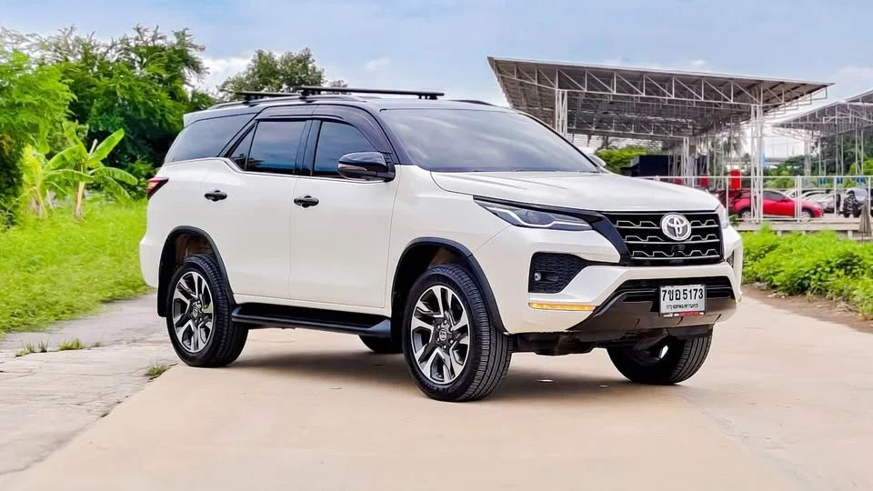 2022 Toyota Fortuner II 3