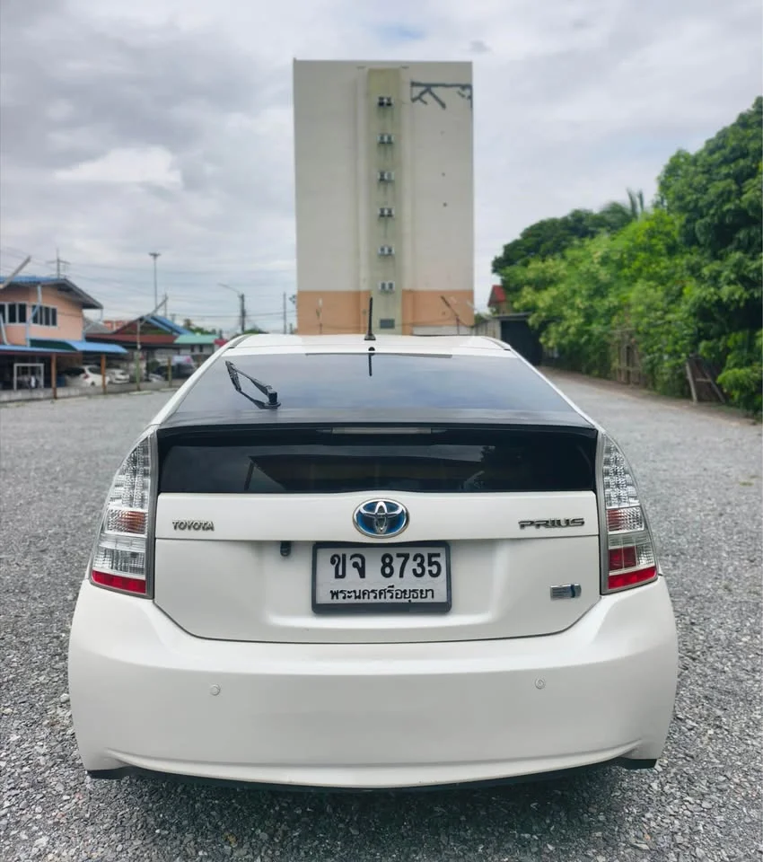 2011 Toyota Prius III 2