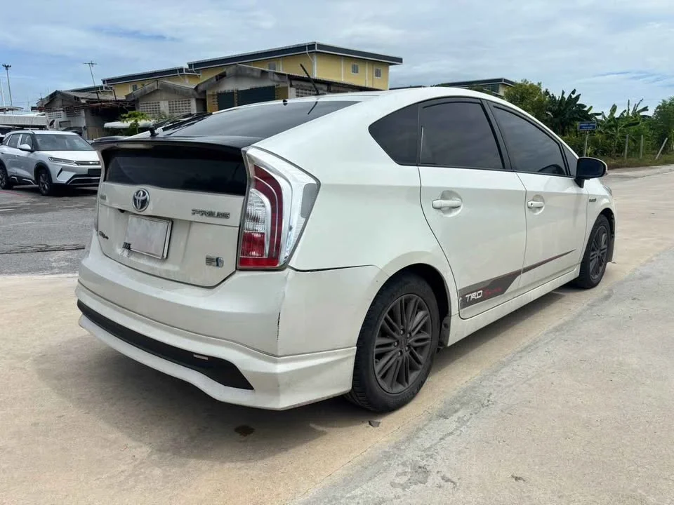 2012 Toyota Prius III 2