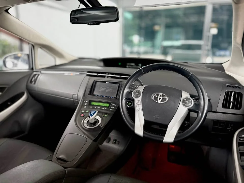 2011 Toyota Prius III 2