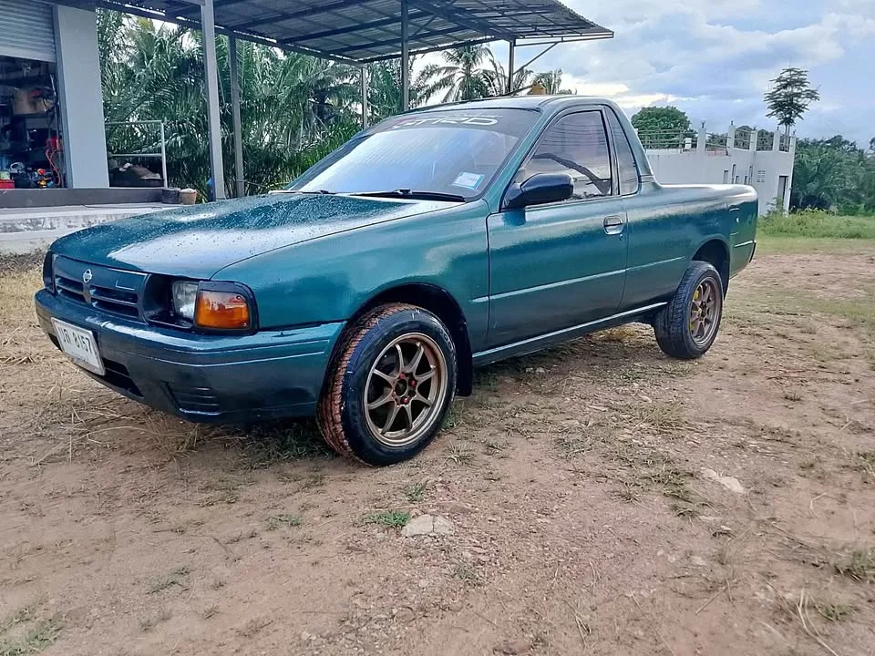 1995 Nissan NV 2