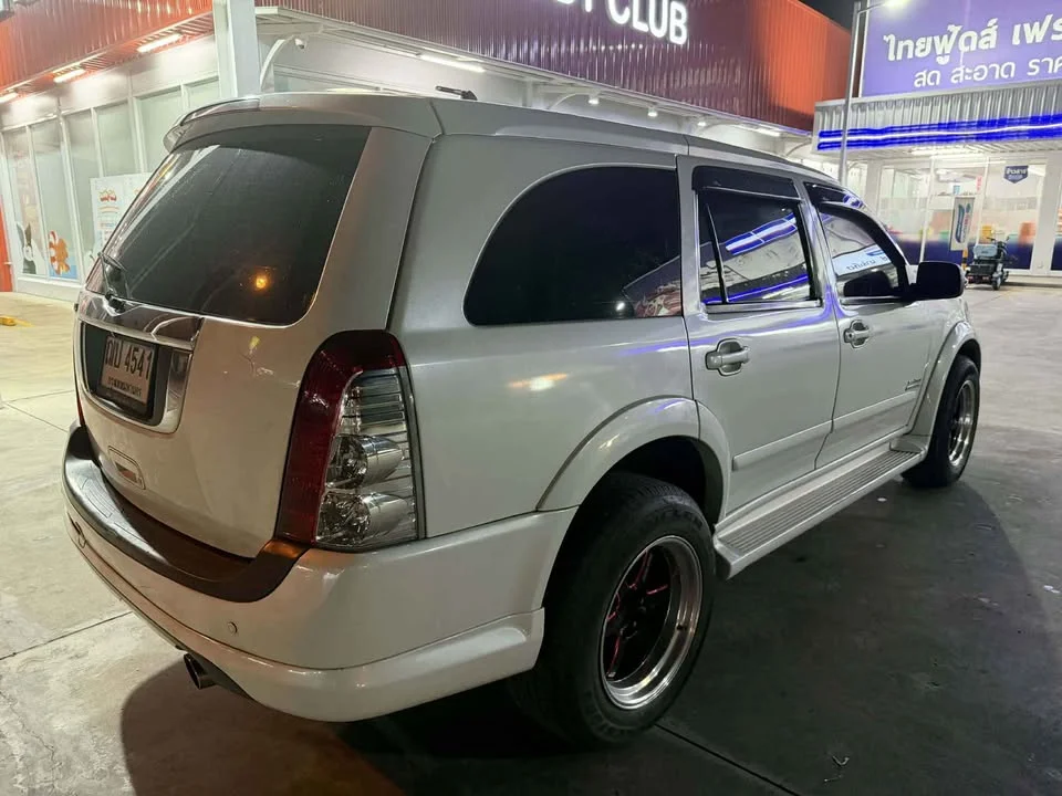 2007 Isuzu MU-7 3