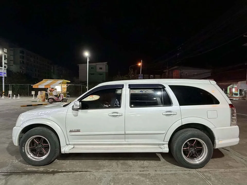 2007 Isuzu MU-7 2