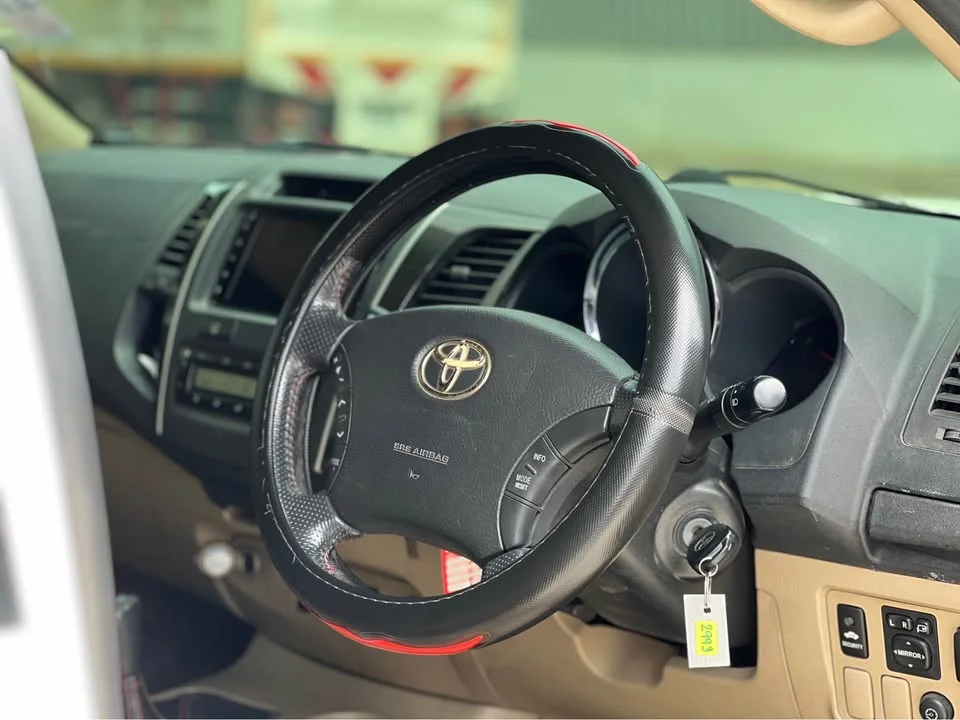 2010 Toyota Fortuner I 3