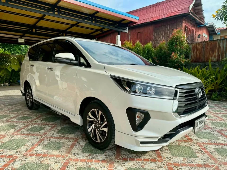 2020 Toyota Innova II 3