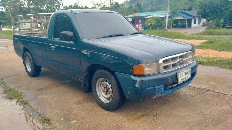 2000 Mazda 2500 Fighter V 2