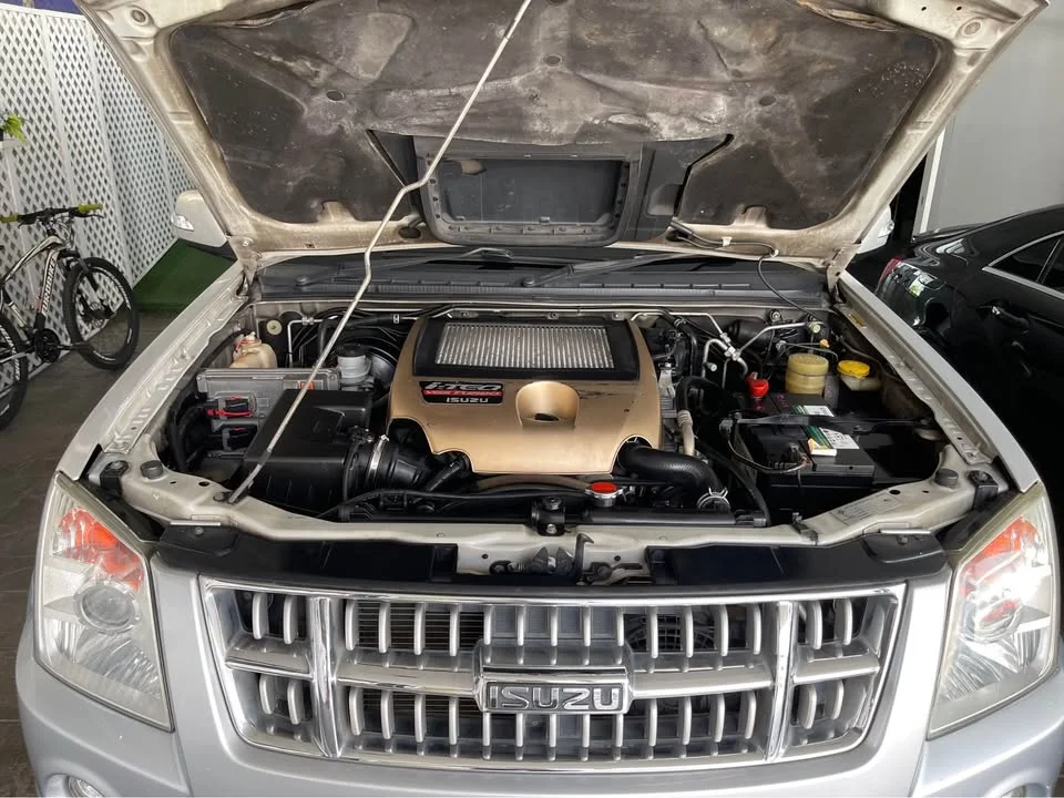 2007 Isuzu MU-7 2