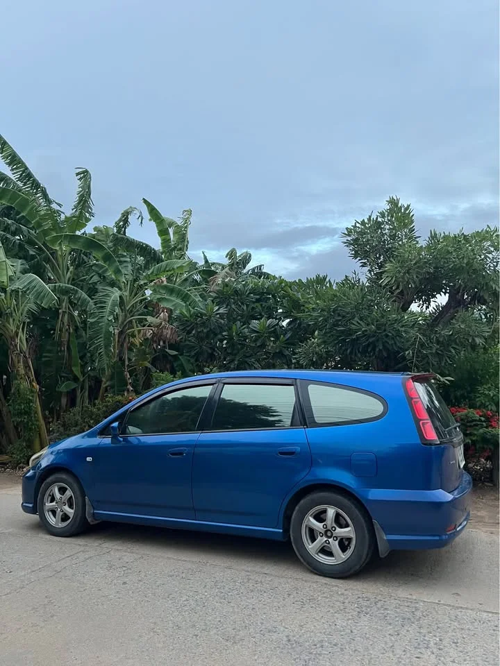 2005 Honda Stream I 3