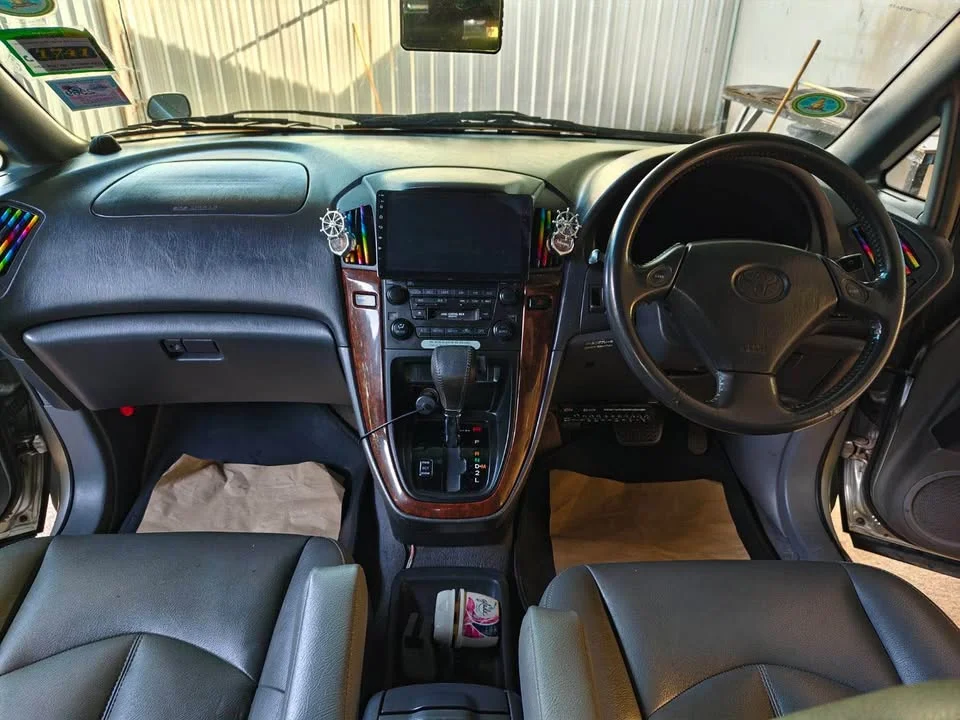 2000 Toyota Harrier I 2