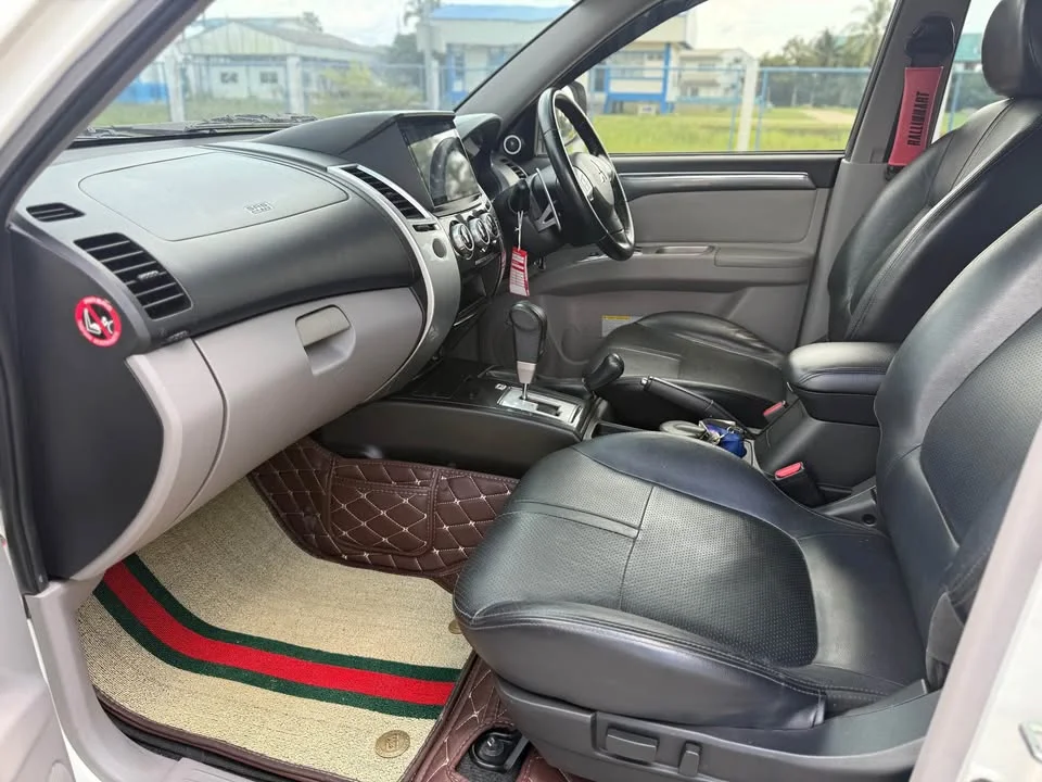2013 Mitsubishi Pajero Sport II 2