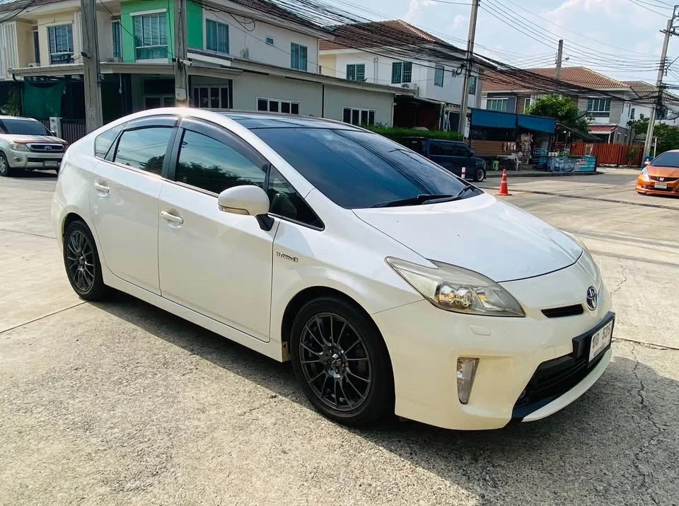 2013 Toyota Prius III 3