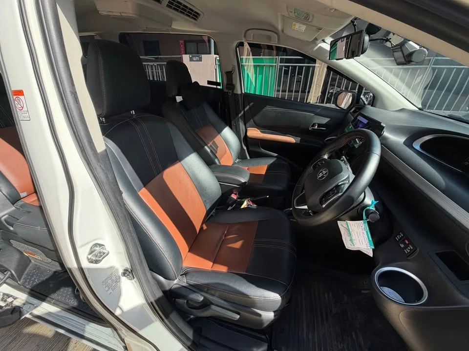 2017 Toyota Sienta II 2