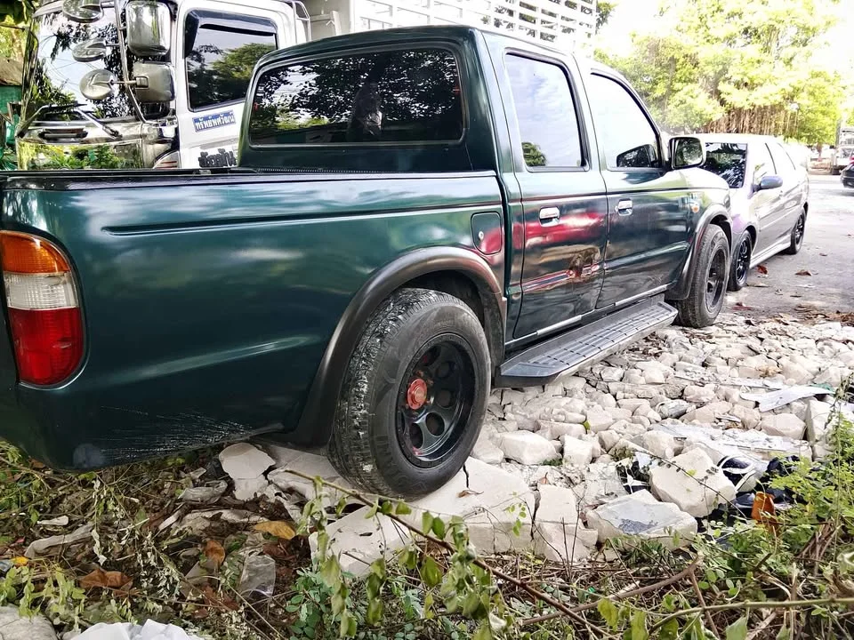 1990 Mazda 2500 Fighter V 2