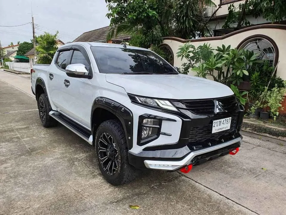 2022 Mitsubishi Triton V 2