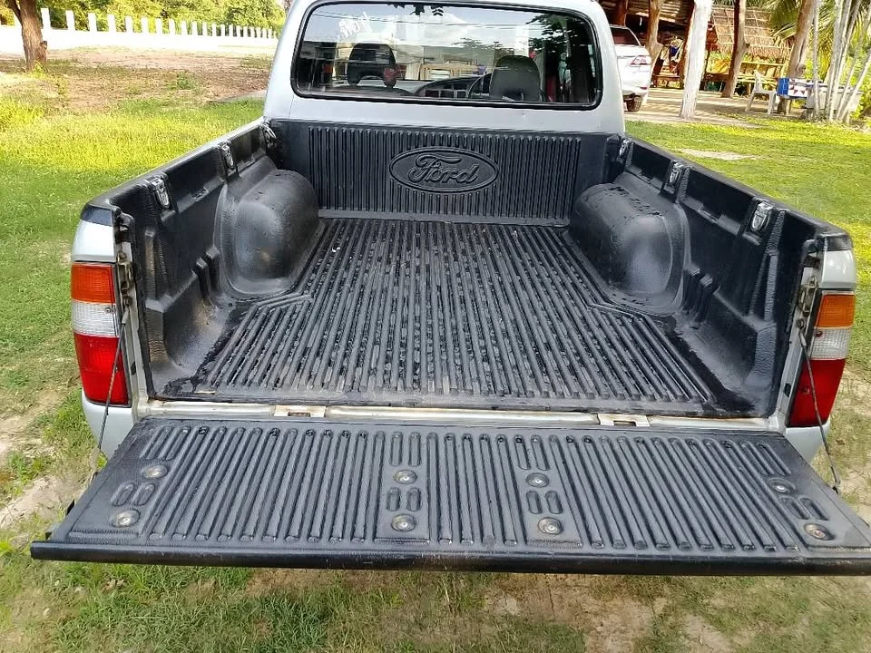 2004 Mazda 2500 Fighter V 2