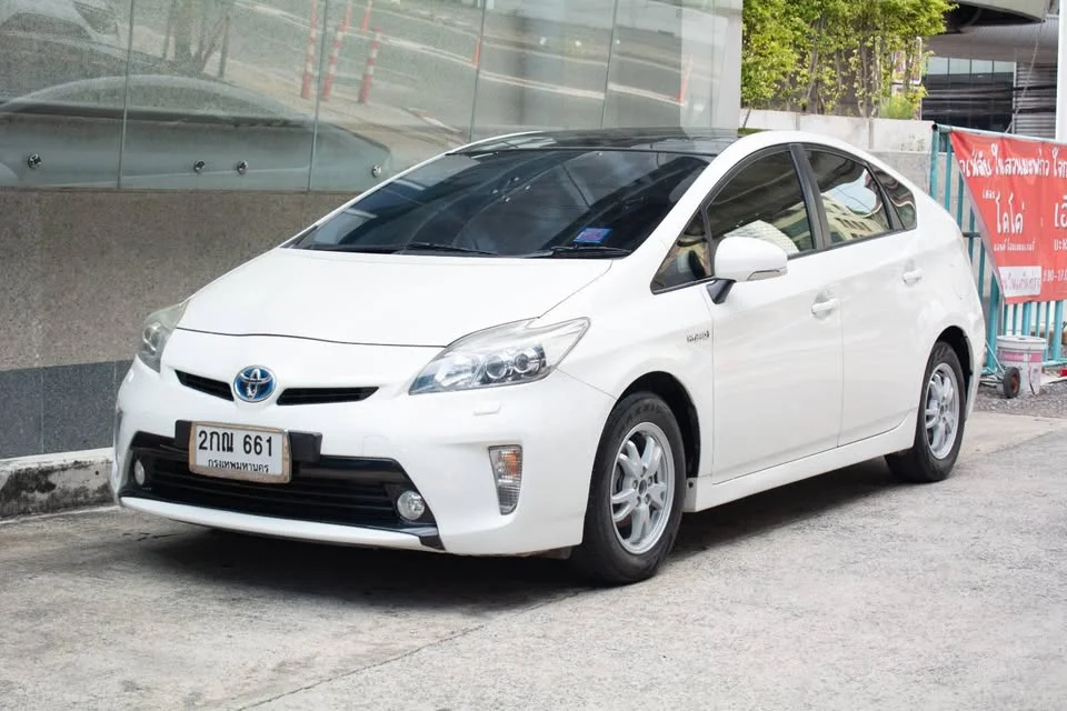 2012 Toyota Prius III 2