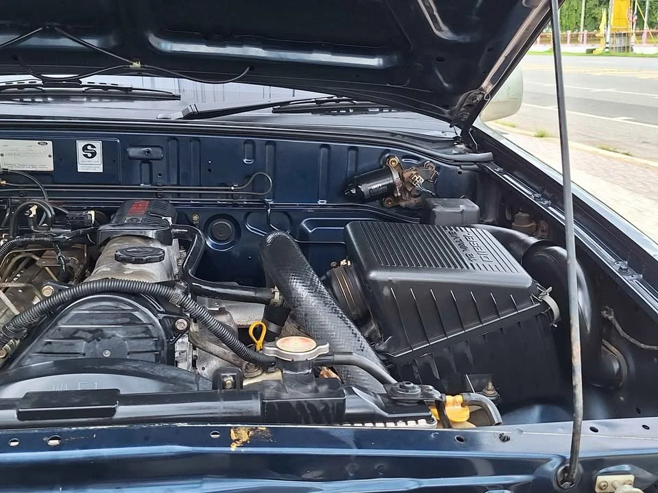 2000 Mazda 2500 Fighter V 2