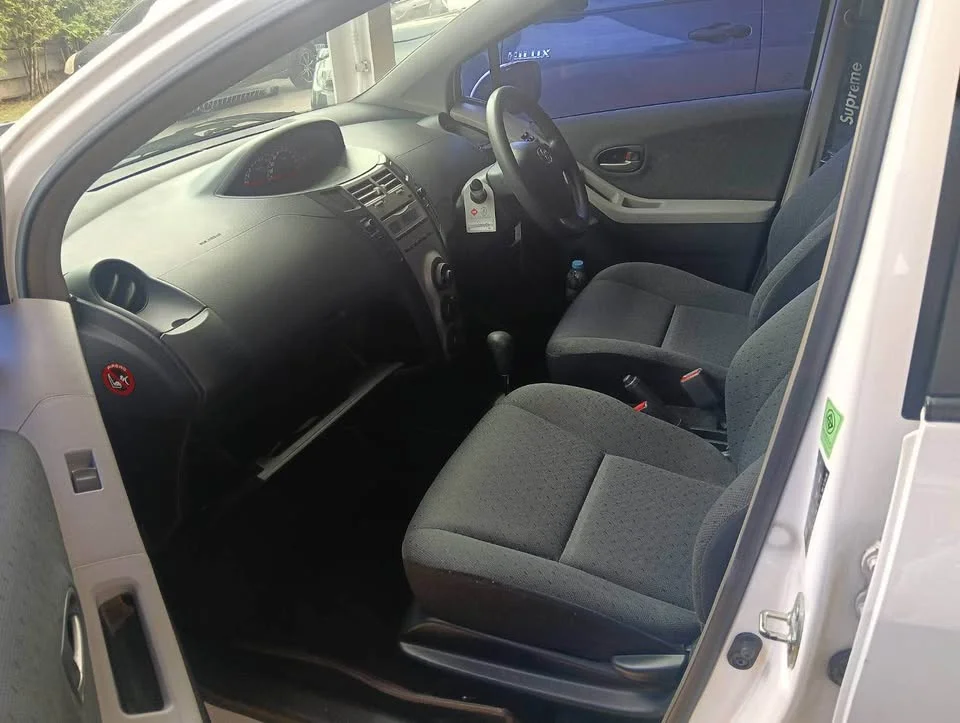 2011 Toyota Yaris II 2
